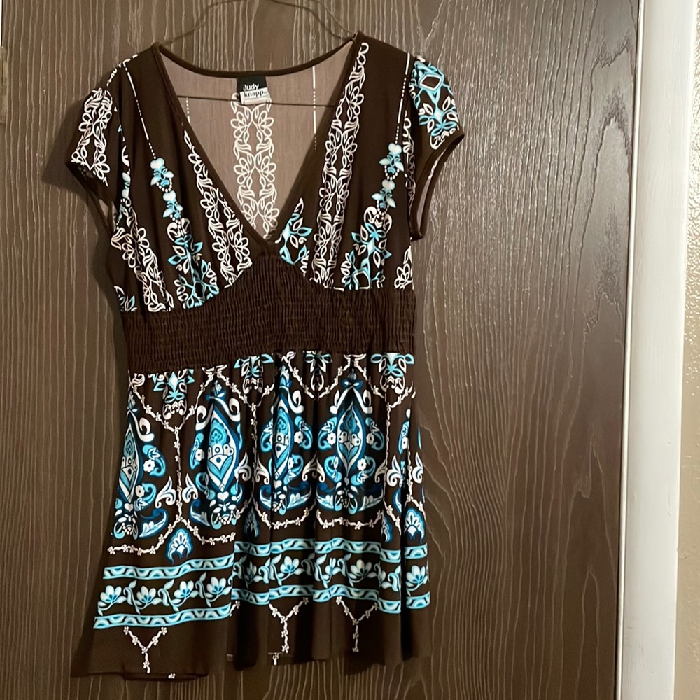 Fun Judy Knapp blouse great for layering. Size L